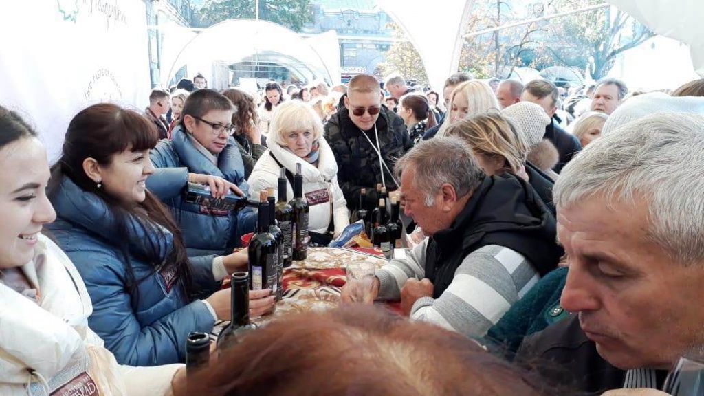 Дегустация вин Завода марочных вин Коктебель на гастрономическом фестивале вин #Ноябрьфест